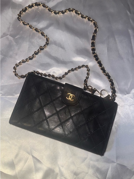 CHANEL Handbags - ✨ CHANEL Bicolore Quilted CC Logo Lambskin Long Bifold Wallet - Black ✨